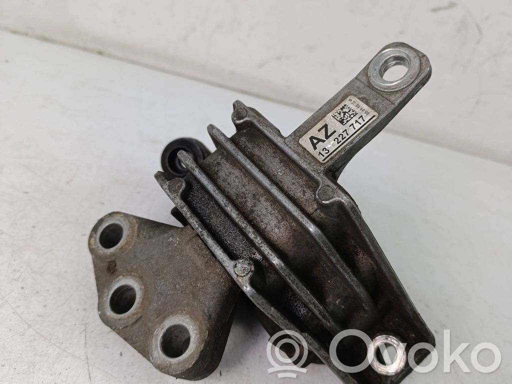 Engine mount bracket   13227717