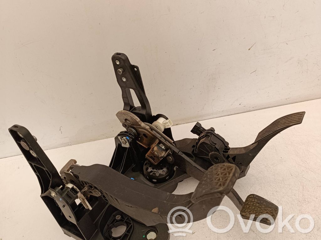 Opel Astra J Педаль 