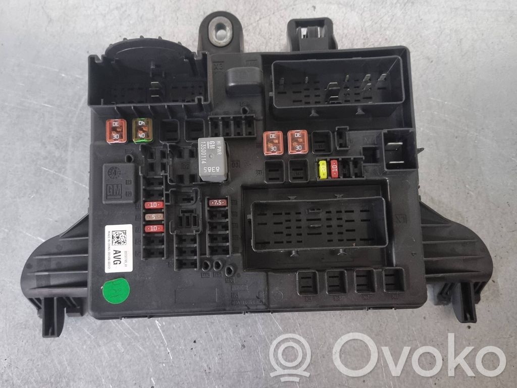 Opel Insignia A Saugiklių blokas 