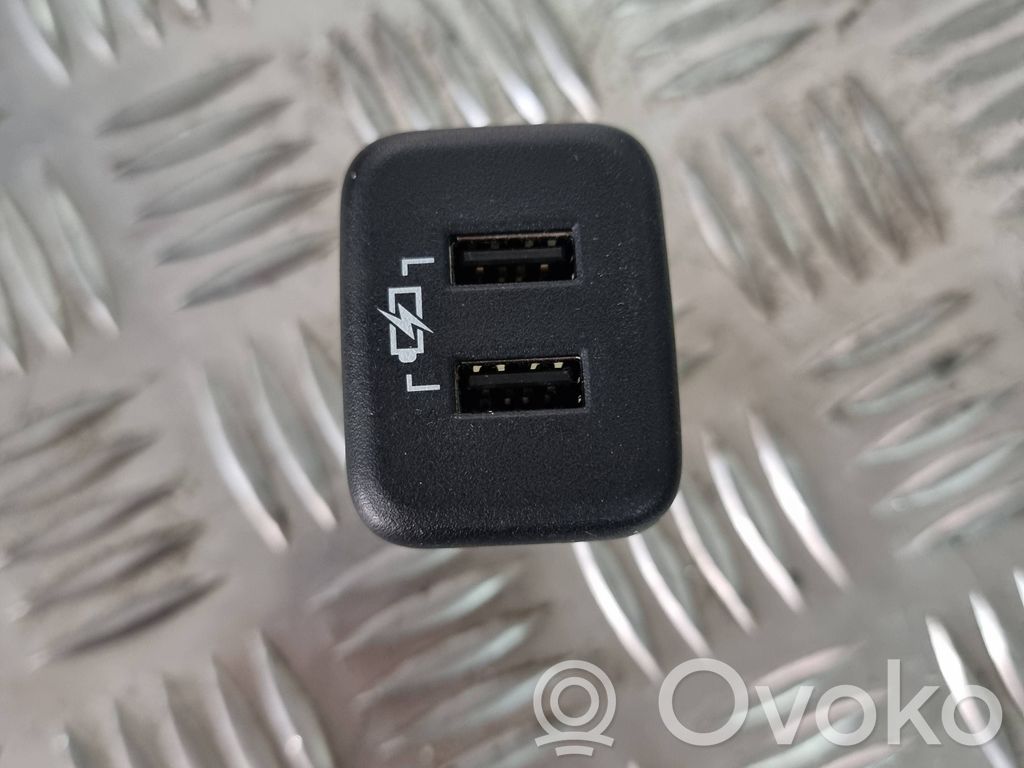 USB-pistokeliitin   13598459