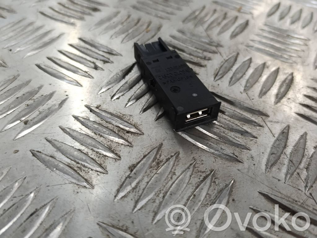Opel Insignia A USB socket connector 