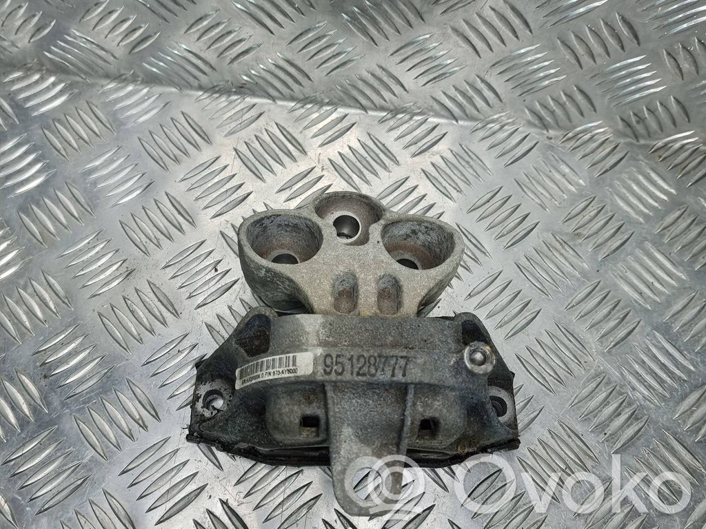 Opel Mokka Engine mount bracket 