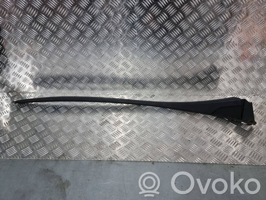 Opel Vivaro Windshield trim 