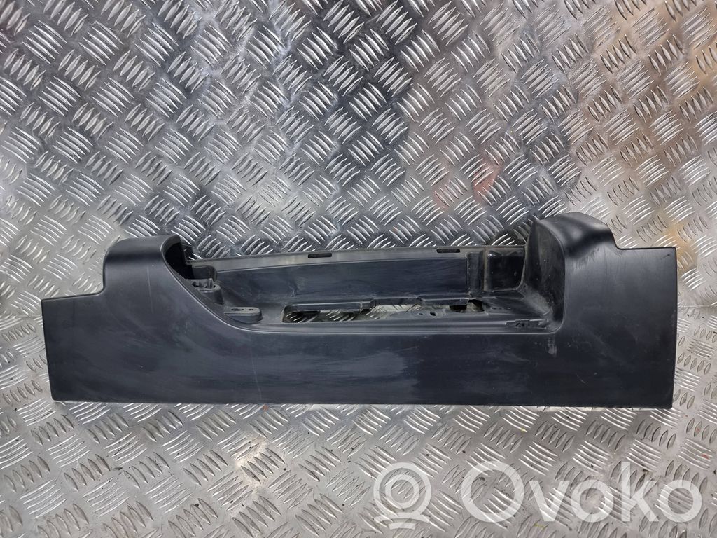 Opel Vivaro Aizmugurējais lukturis virsbūvē 