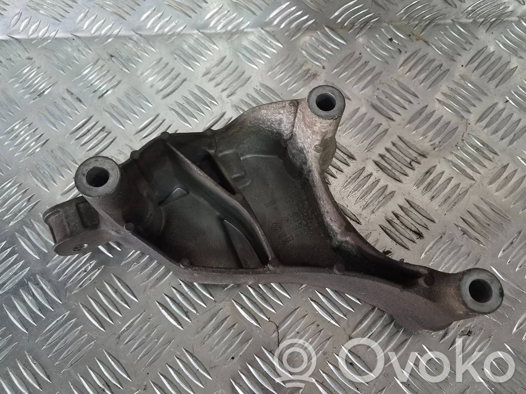 Engine mounting bracket   13363921