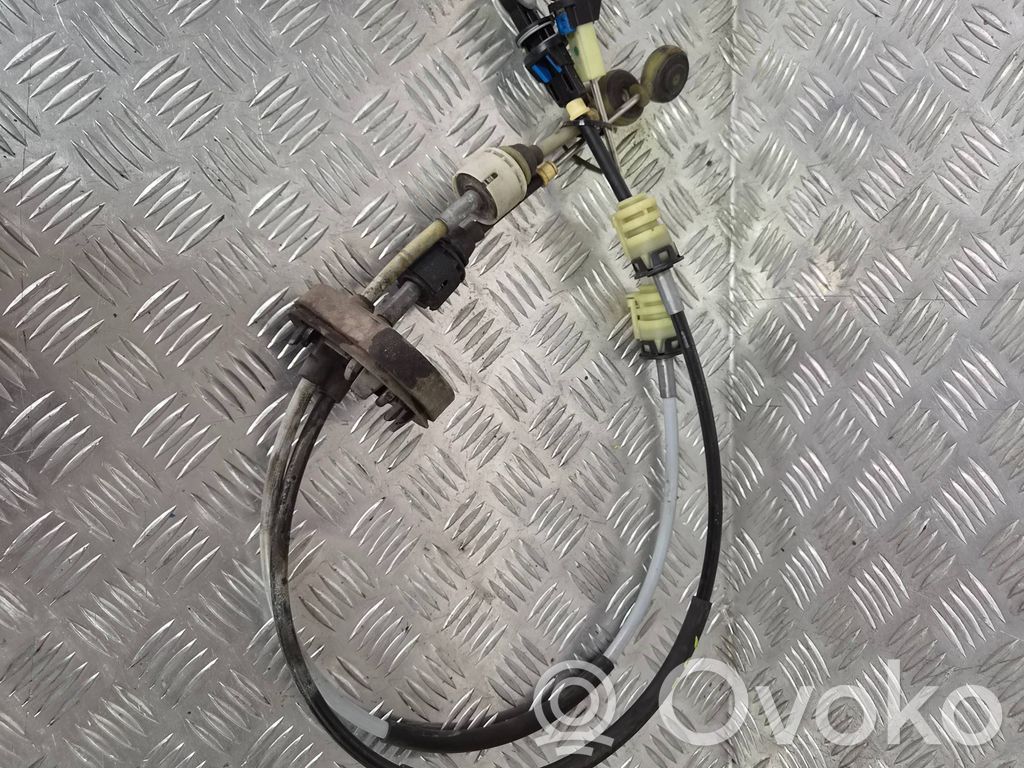 Opel Insignia A Gear shift cable linkage 