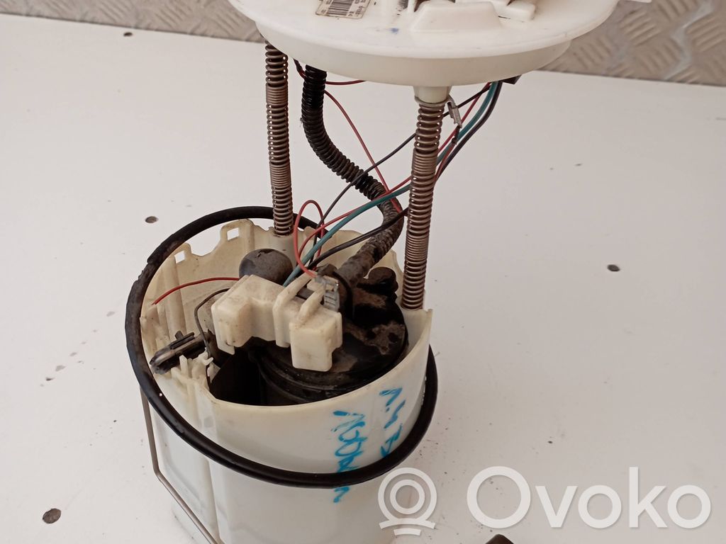 Opel Astra J Bomba interna de combustible 