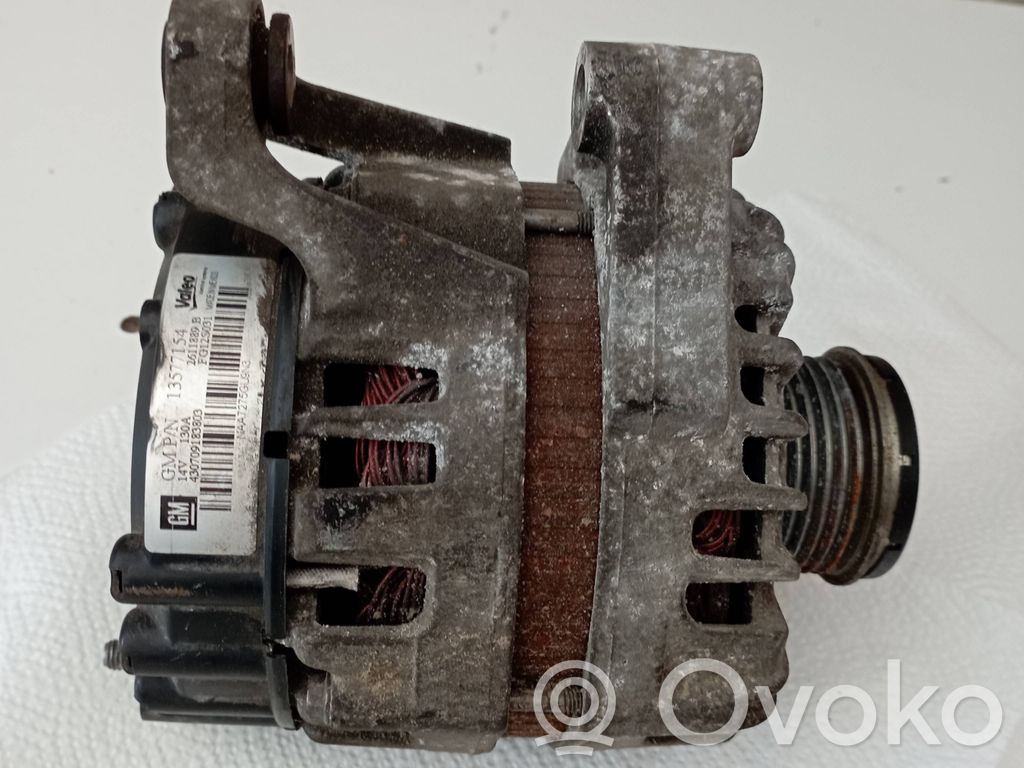 Opel Astra J Alternador 