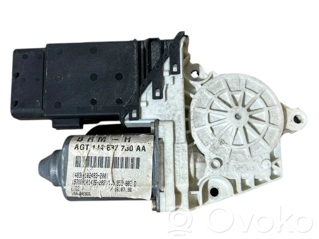 Volkswagen Golf IV Silnik regulatora szyby drzwi przednich 