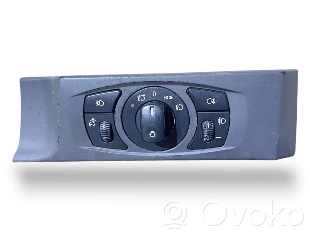 Light switch   6925296