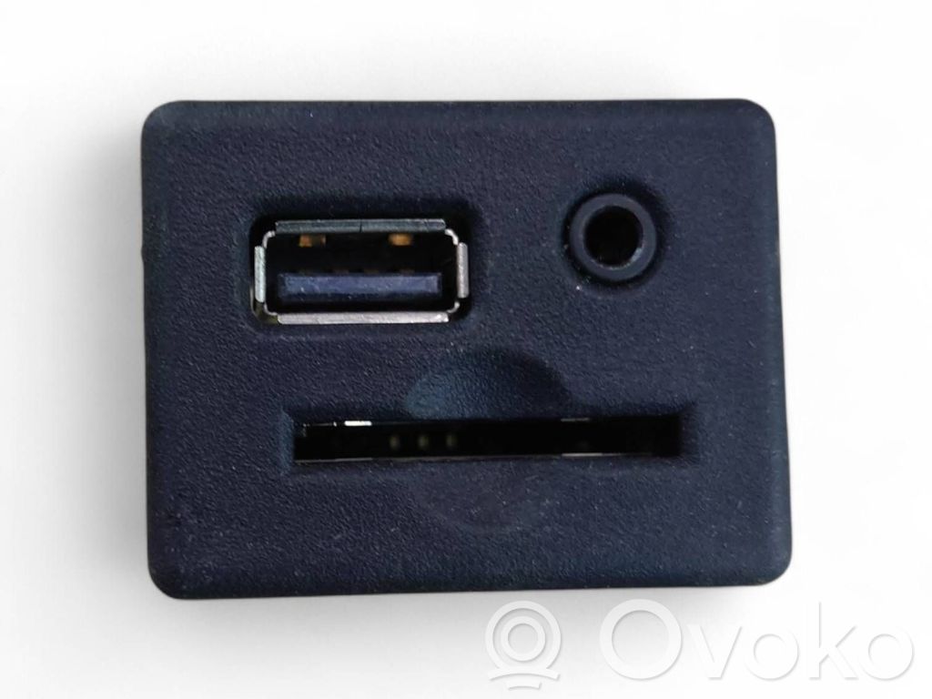 Opel Insignia A Enchufe conector entrada auxiliar 