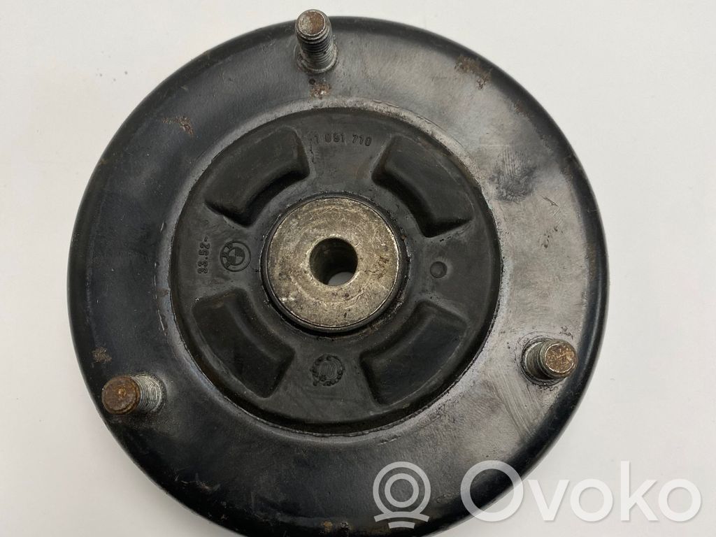 BMW 5 E39 Coil spring mount 