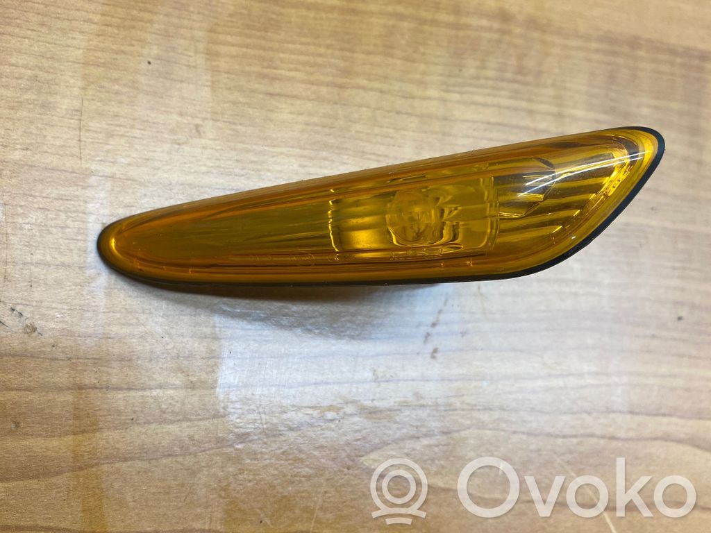 BMW 3 E46 Front fender indicator light 
