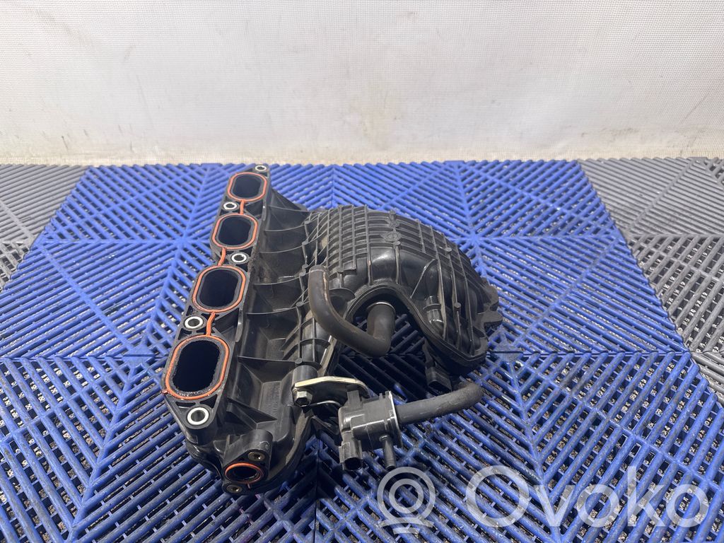 Toyota Auris E180 Colector de admisión 