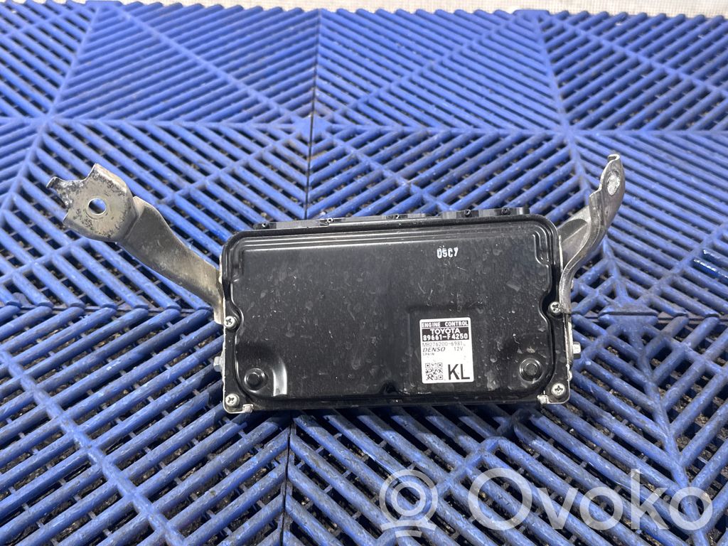 Toyota C-HR I Engine control unit/module 