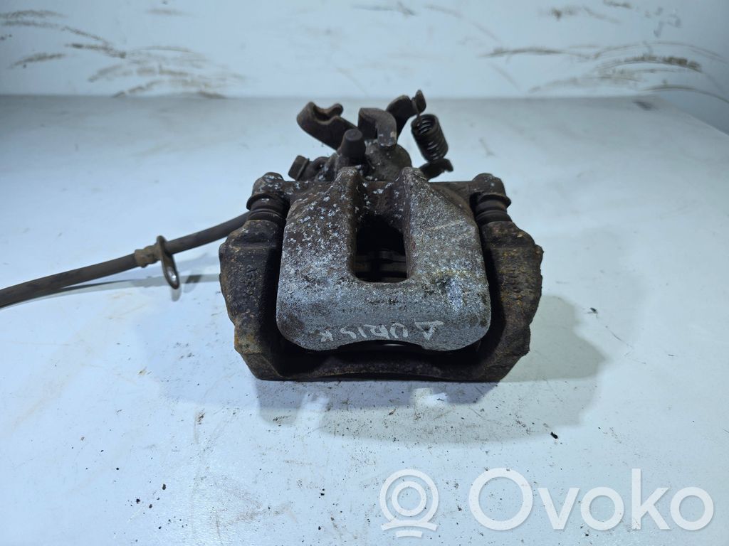 Toyota Auris E180 Tylny zacisk hamulcowy 