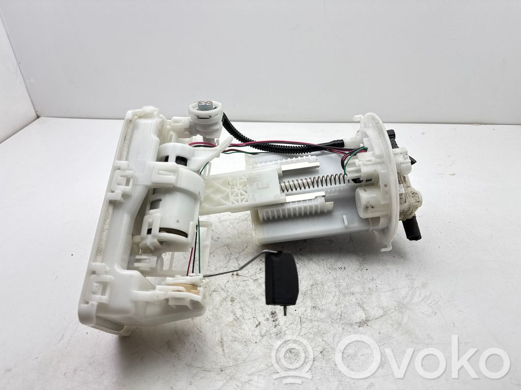 Toyota Corolla E210 E21 Polttoainesäiliön pumppu 