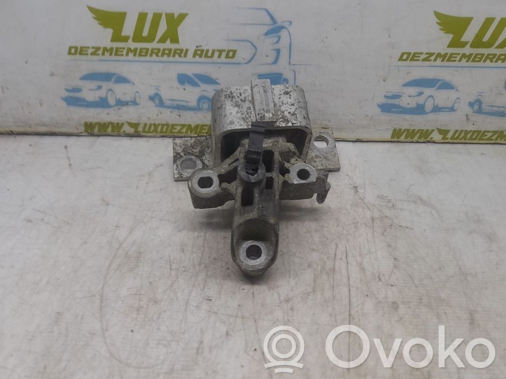 Engine mounting bracket   112102118R