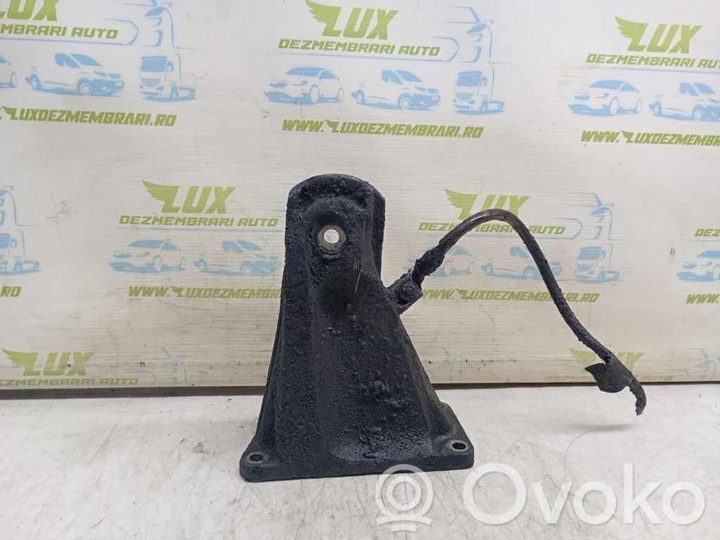 BMW 5 E60 E61 Engine mounting bracket 