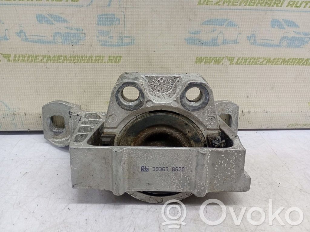 Engine mounting bracket   393638620