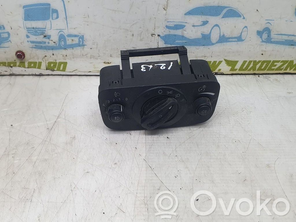 Interrupteur d’éclairage   AV6T13A024