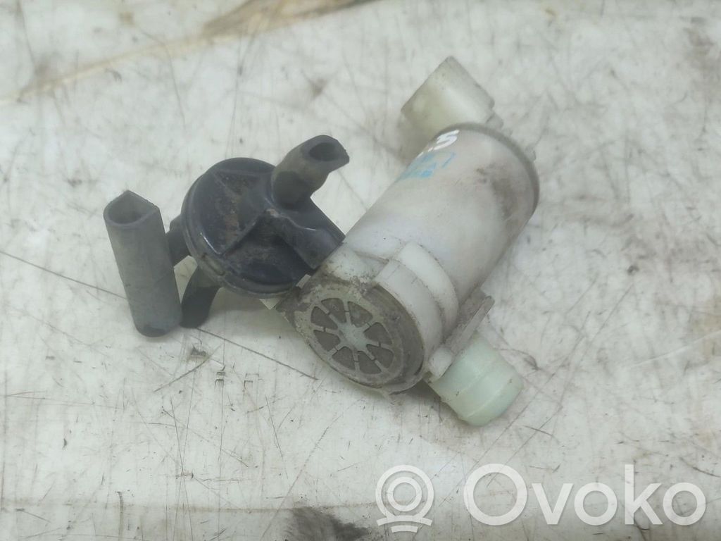 Windscreen/windshield washer pump   2224663A
