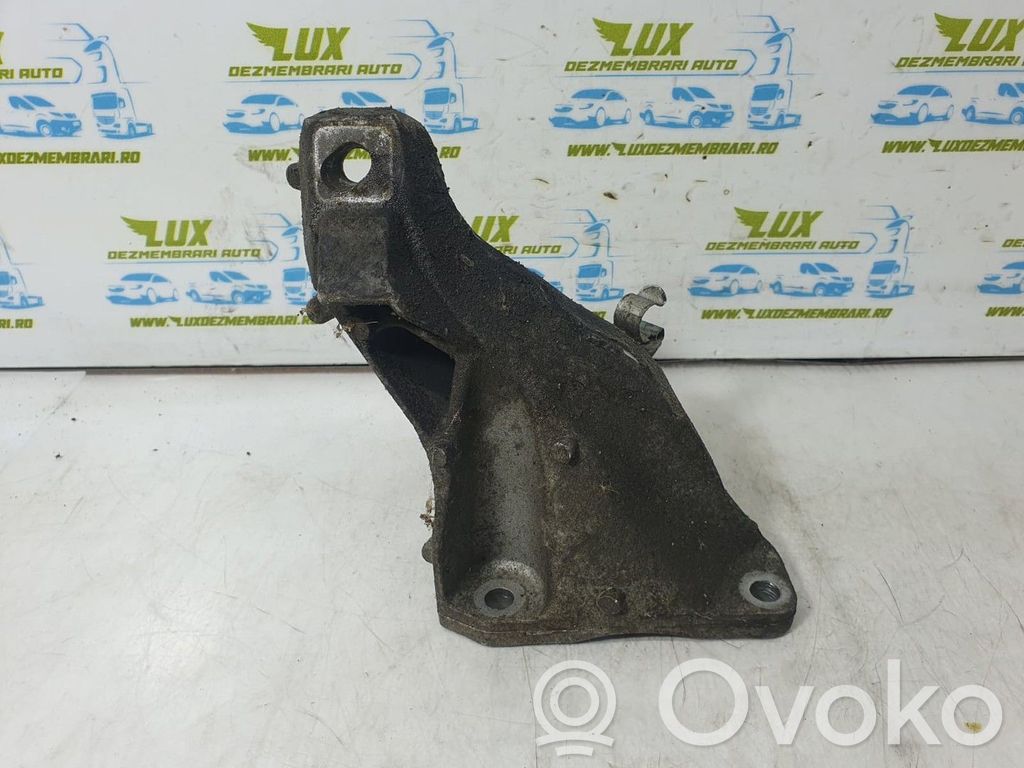 Engine mounting bracket   6764574