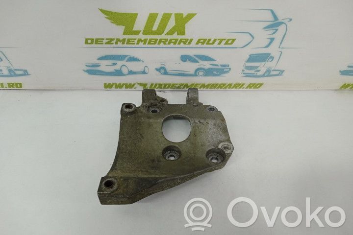 Ford Focus Engine mounting bracket 
