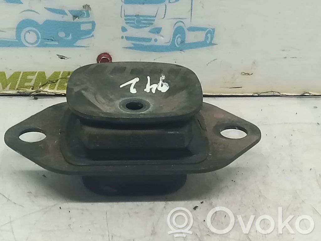 Nissan Qashqai Engine mounting bracket 