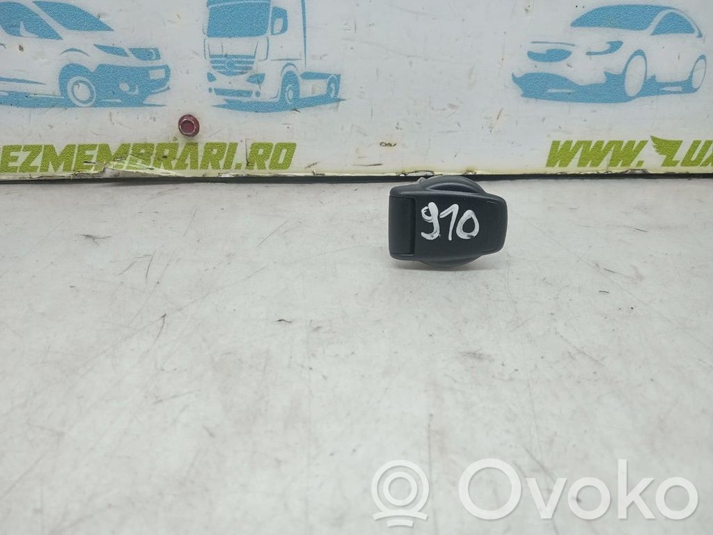 Enchufe de 12V (delantero)   23DCI