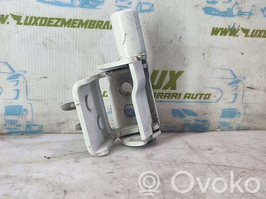 Bisagra superior puerta delantera   864601