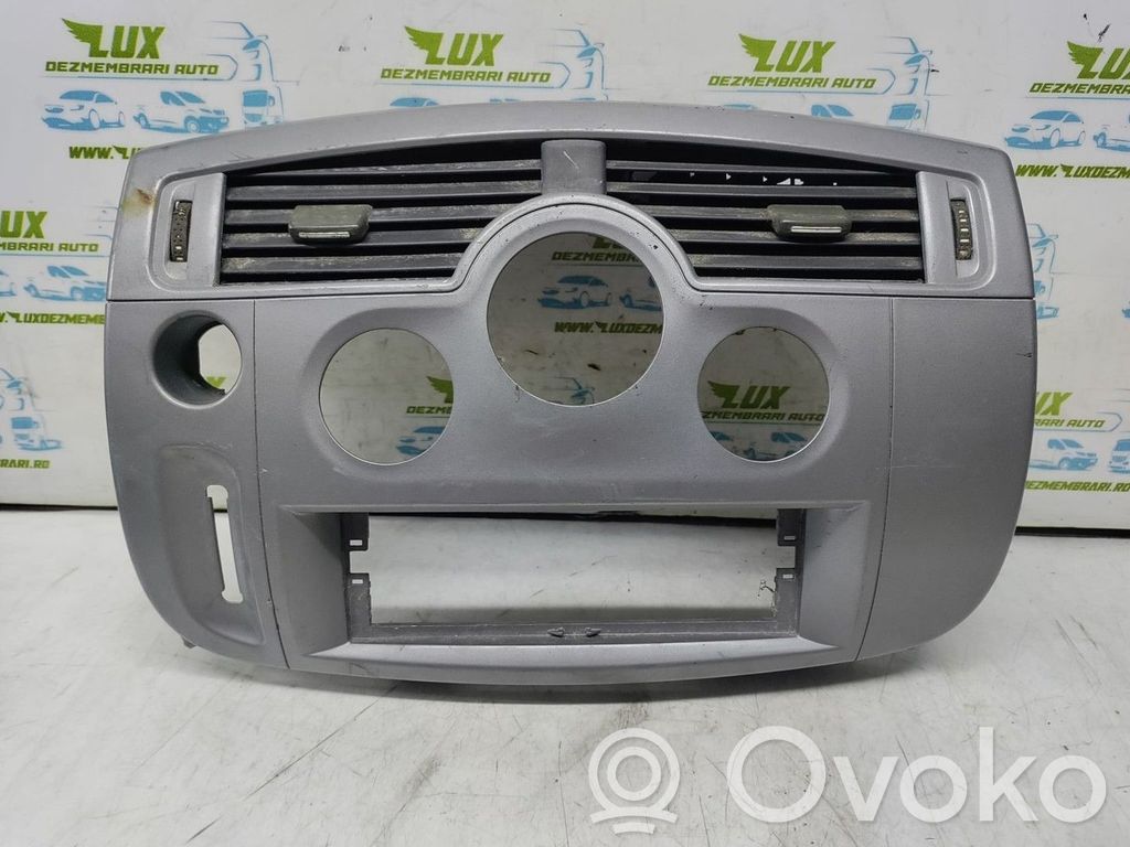Grilă ventilație spate