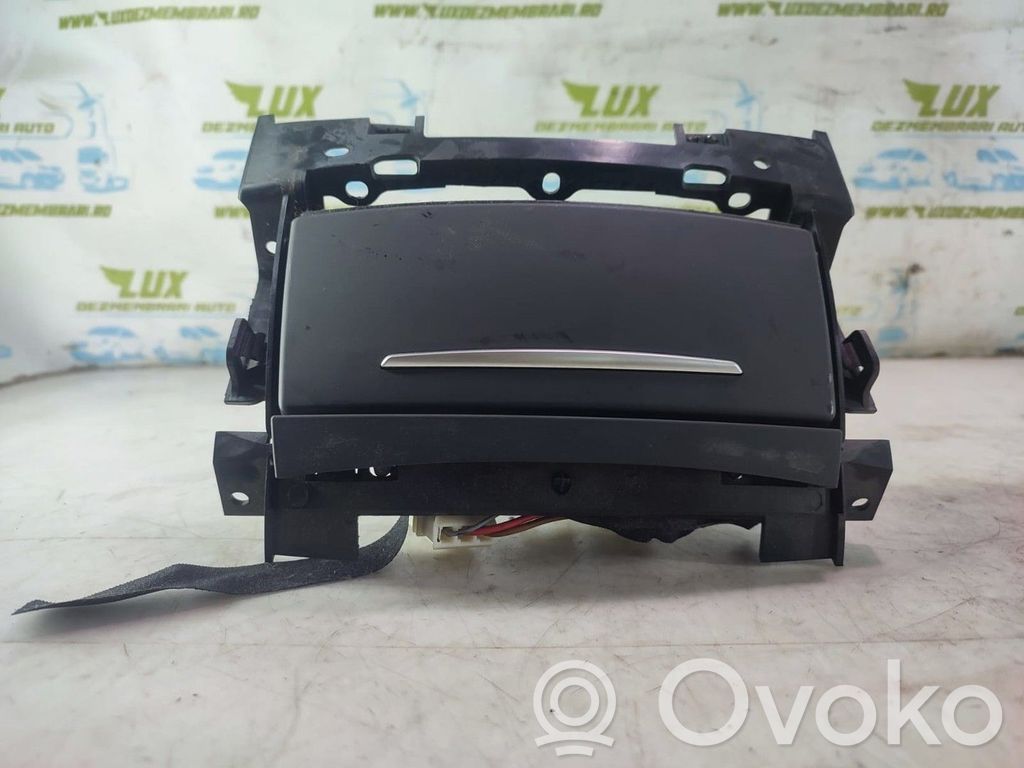 Audi A8 S8 D4 4H Presa 12V (anteriore) 