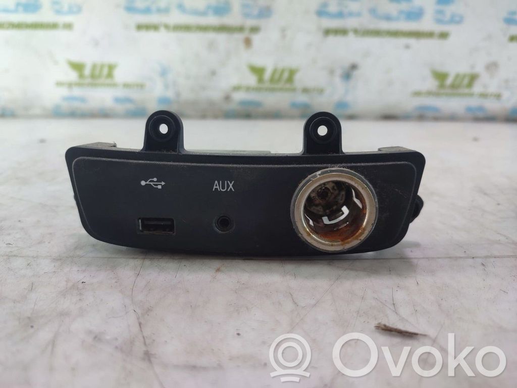 SsangYong Korando Enchufe conector USB 