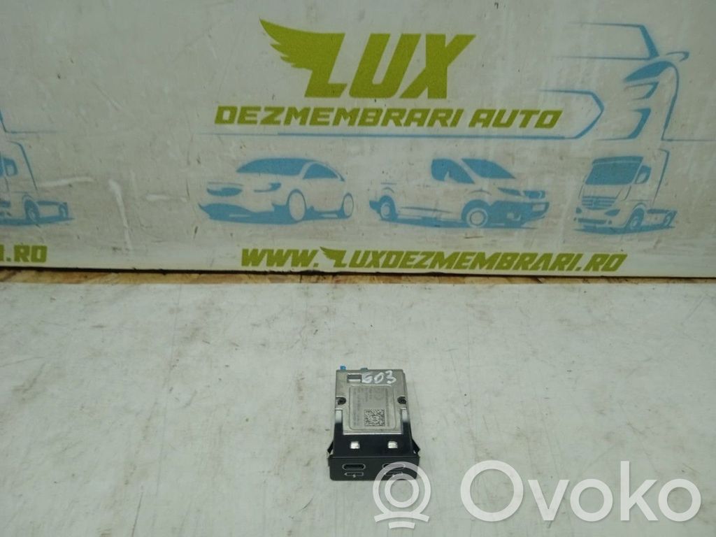 USB-pistokeliitin   8711938