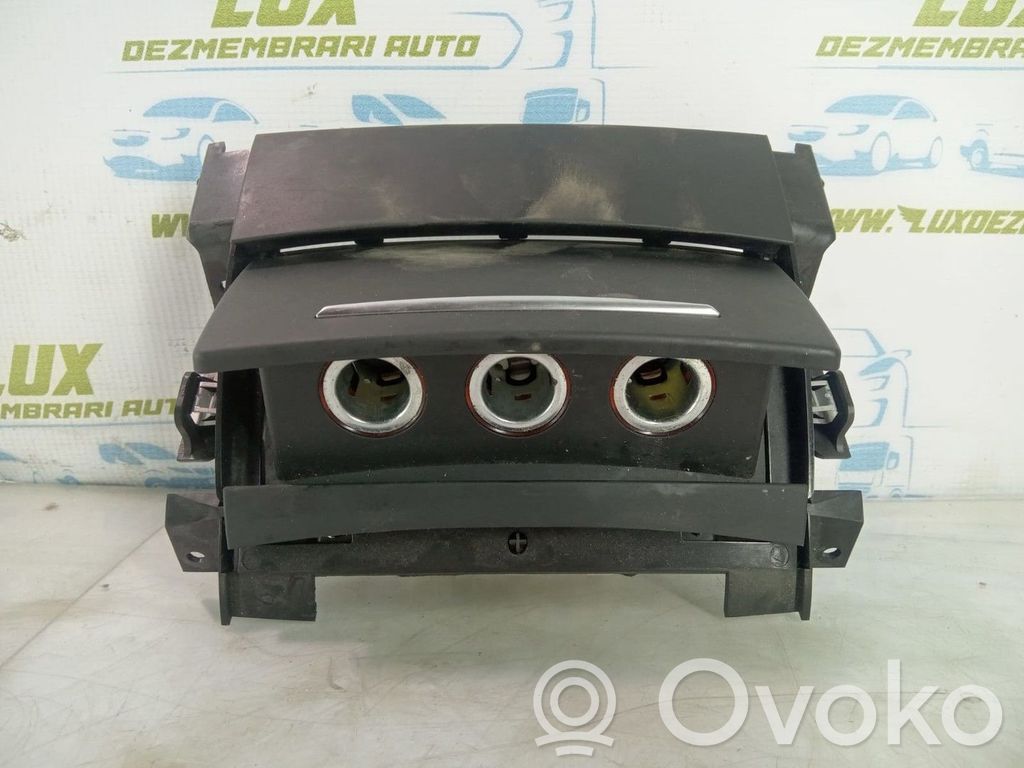 Audi A8 S8 D4 4H Presa 12V (anteriore) 