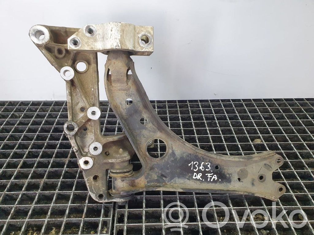 Volkswagen Golf V Wahacz przedni 
