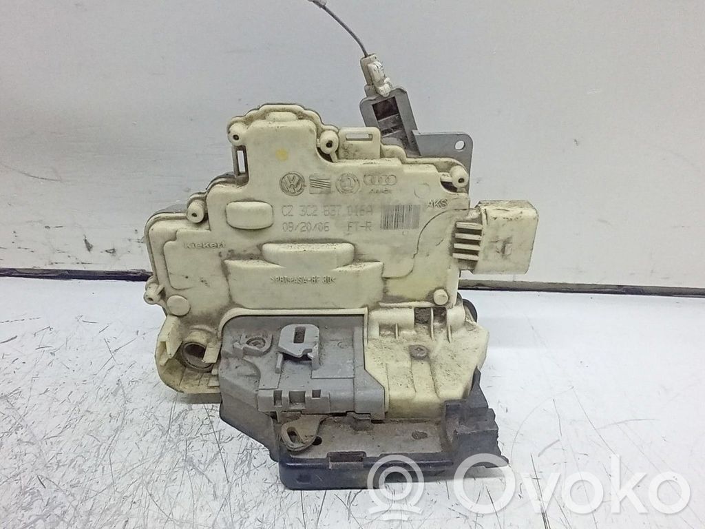 Volkswagen PASSAT B7 Serratura portiera anteriore 