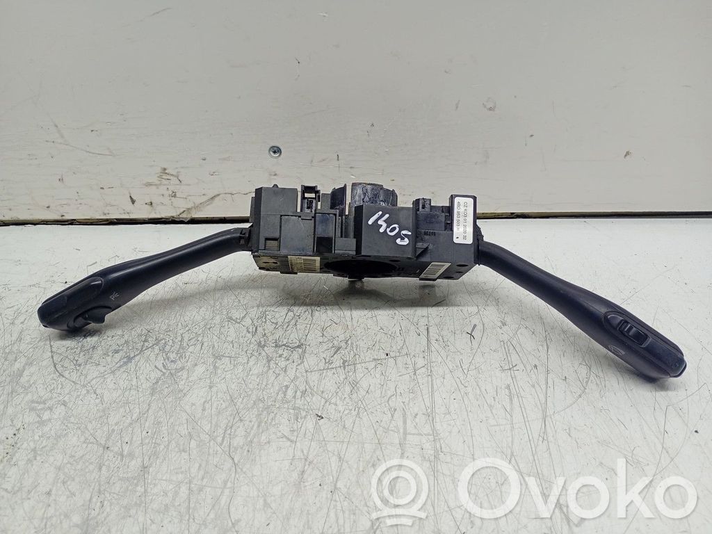Boutons / interrupteurs volant   CZK0301202032