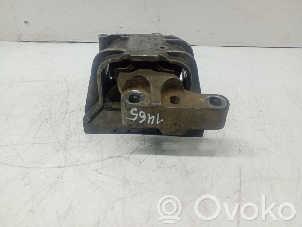 Volkswagen PASSAT B6 Suport motor 