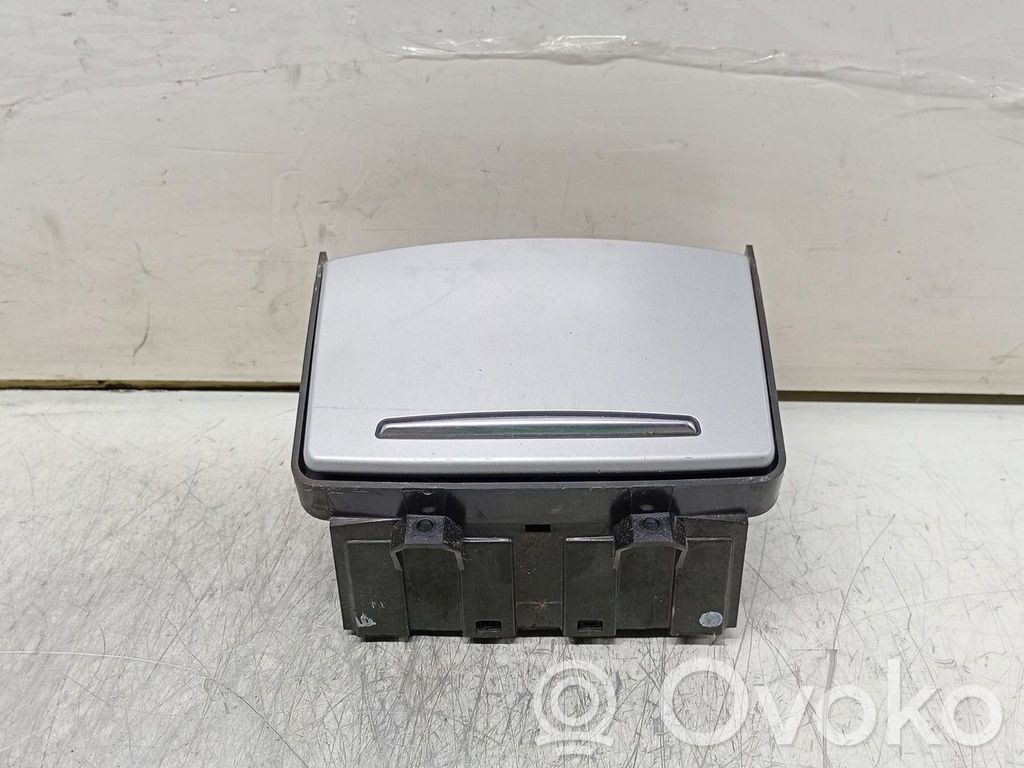Cenicero del coche   4F1862533