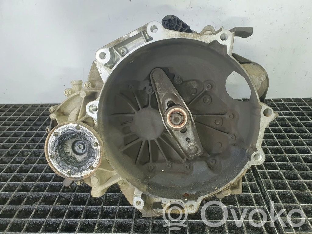 Volkswagen PASSAT B6 Cutie viteze manuală cu 6 trepte 
