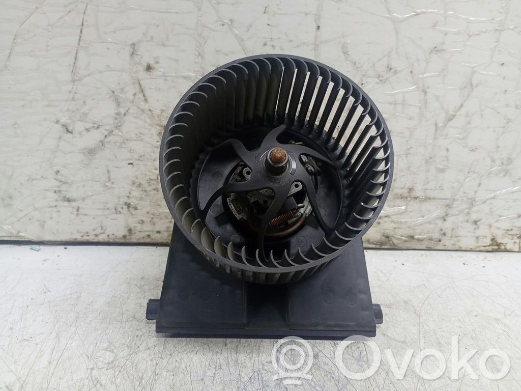 Volkswagen Golf IV Motor aerotermă/rezistor ventilator 