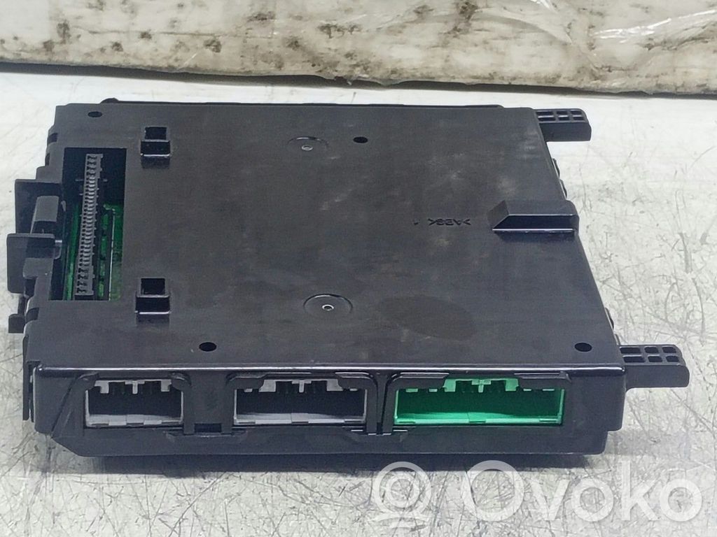 Unidad de control/módulo de carrocería central   E67T0