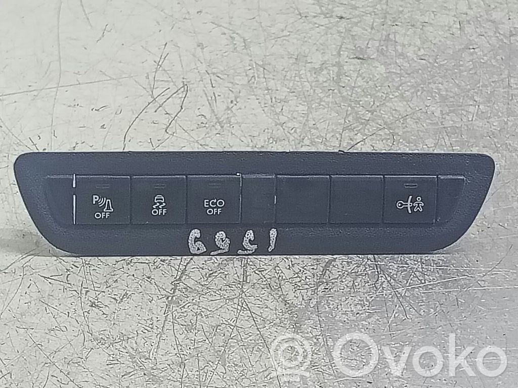Peugeot 2008 I Un conjunto de interruptores