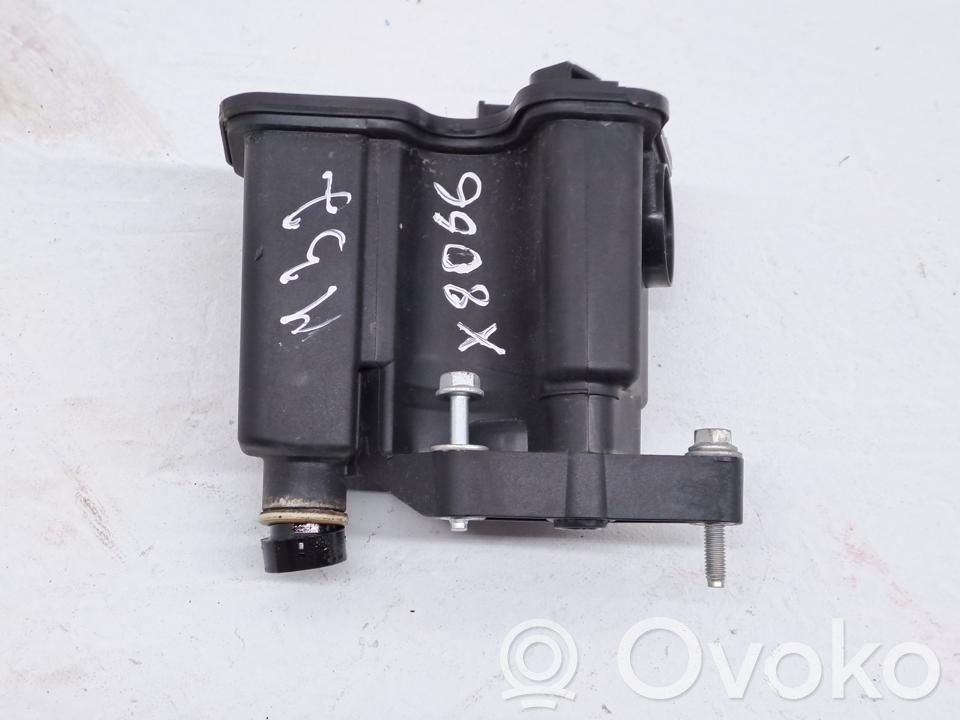 BMW 2 F46 Odpowietrznik / Separator oleju 