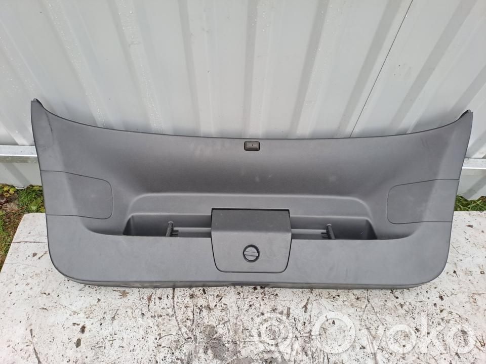 Volkswagen Golf VII Poszycie klapy tylnej bagażnika i inne elementy 