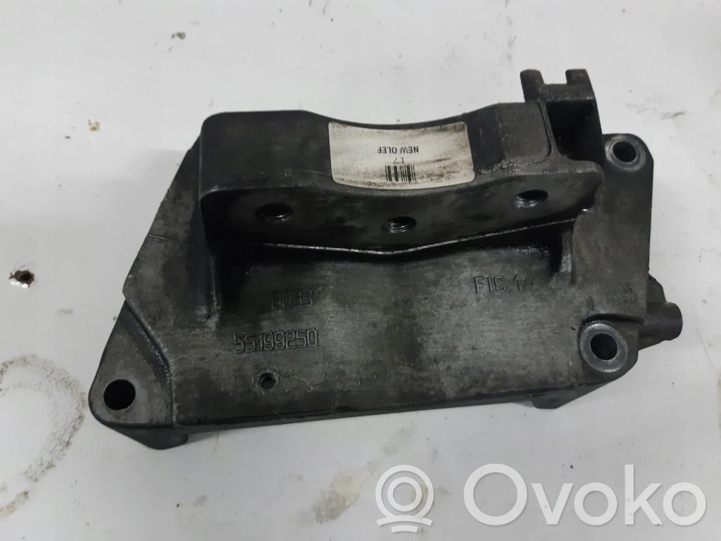 Opel Corsa D Engine mounting bracket 