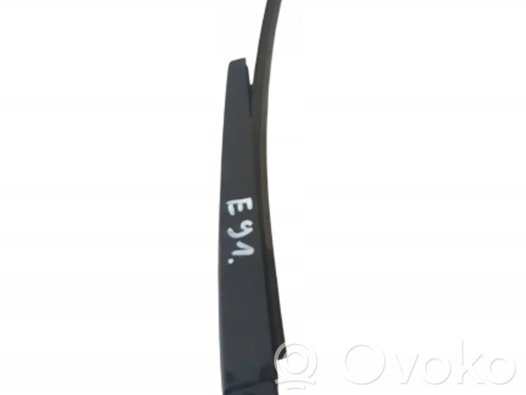 Rear wiper blade arm