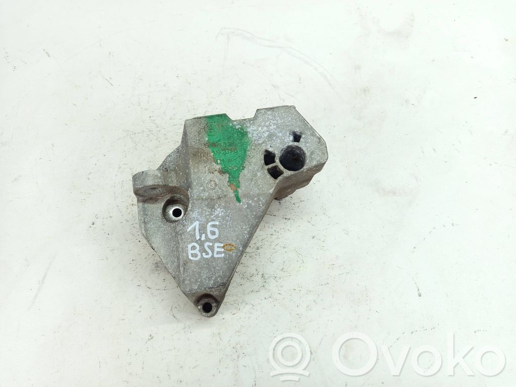 Audi A3 S3 A3 Sportback 8P Engine mounting bracket 